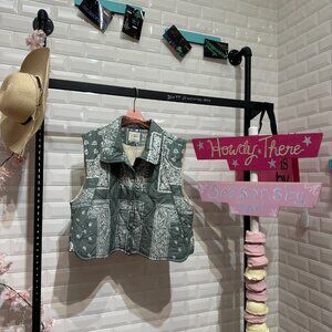 Bandana Print Quilted Puffer Vest - K0874 - Umgee USA